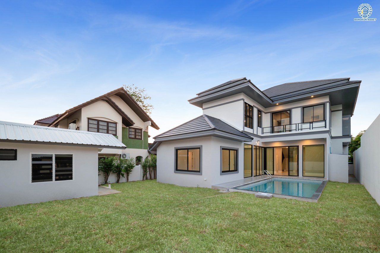 บ้านมือสองตกแต่งใหม่ หลังใหญ่พิเศษ โครงการ ชวนชื่นกรีนวิลล์ พุทธมณฑลสาย2 เนื้อที่ 108 ตร.ว. พื้นที่ใช้สอย 250 ตร.ม. ภายในตกแต่งหรูหรา บรรยากาศเป็นส่วนตัว พร้อมมีสระว่ายน้ำในตัว มาพร้อมฟังก์ชันจัดเต็ม 4 ห้องนอน 4 ห้องน้ำ 1 ห้องแม่บ้าน จอดรถได้ 2 คัน บนทำเลศักยภาพ เข้า-ออกได้ทั้ง ถ.พุทธมณฑลสาย2 และ ถ.กาญจนาภิเษก ใกล้ทางคู่ขนานลอยฟ้าบรมราชชนนี, เซ็นทรัลปิ่นเกล้า และม.มหิดล